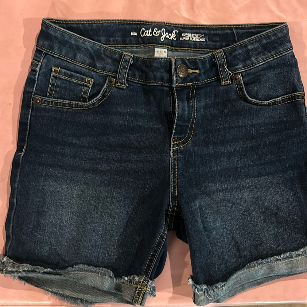 These are cat and jack kids shorts. They are super stretch and are size (10/12)